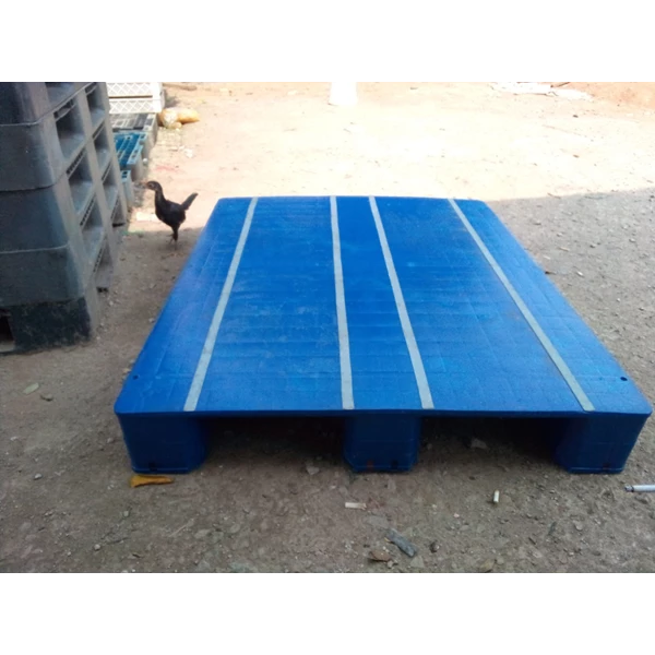 Flat plastic pallets size 1200x1000x160